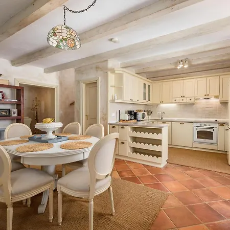 Σπίτι διακοπών Nice In With Kitchen